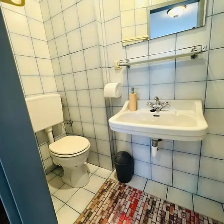 Guesthouse-mother Guest house *