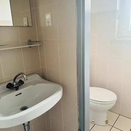 Guesthouse-mother Guest house *